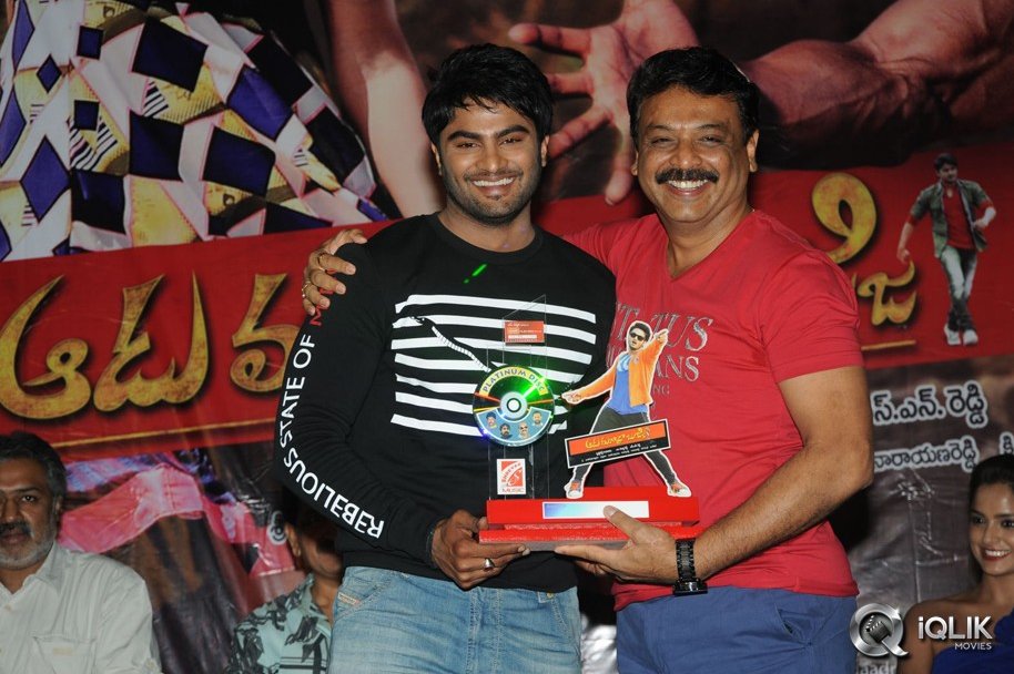 Aadu-Magadura-Bujji-Platinum-Disc-Function